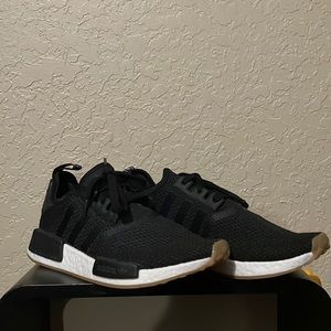 Adidas NMD_r1 : “Black Gum”